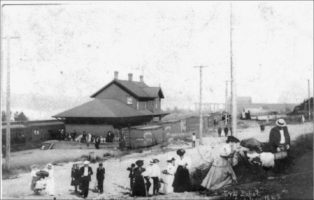 The E & N Railway Station in Ladysmith, circa 1912 (Ladysmith Archives)