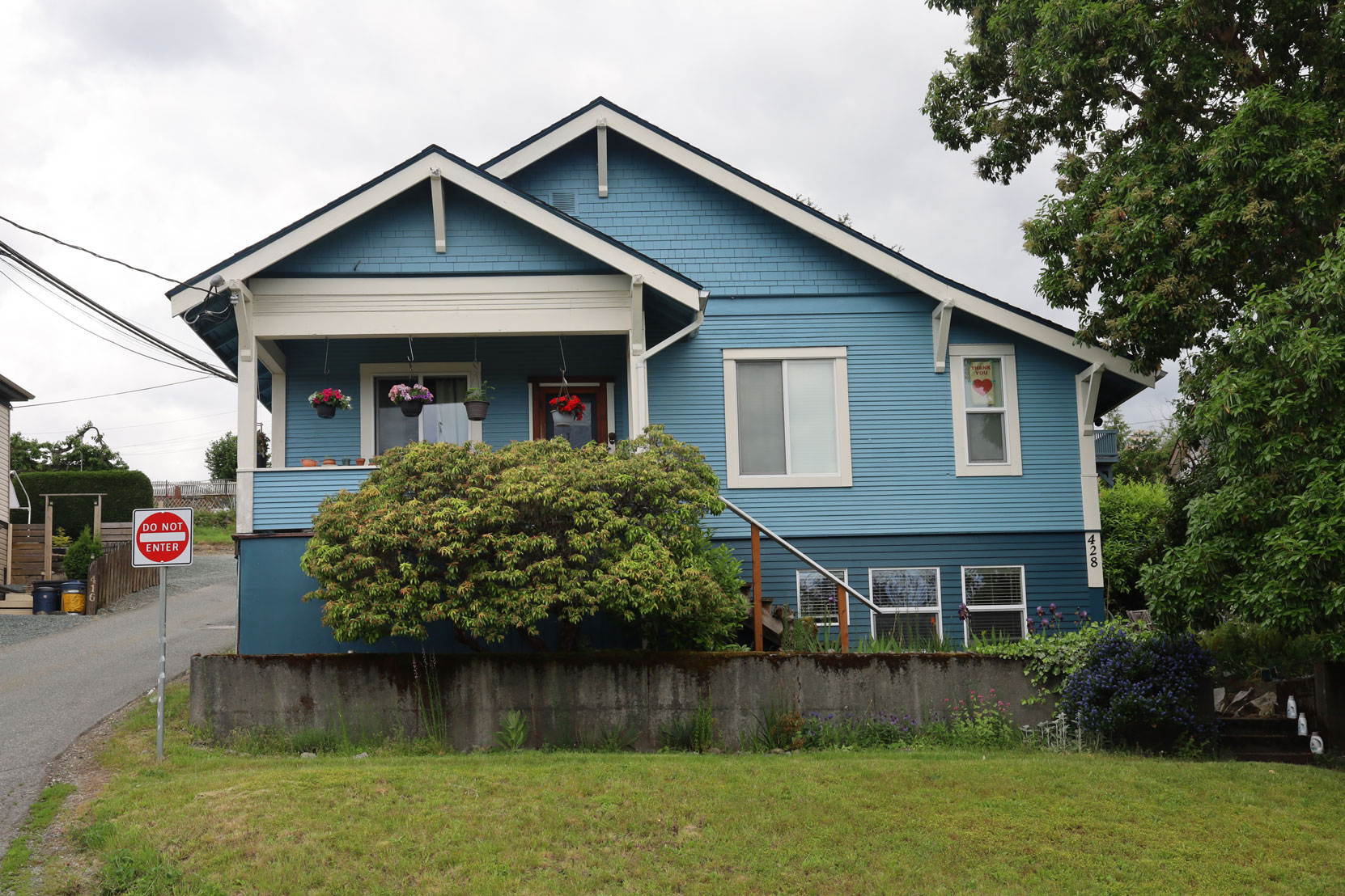 428 2nd Avenue was built in 1920.