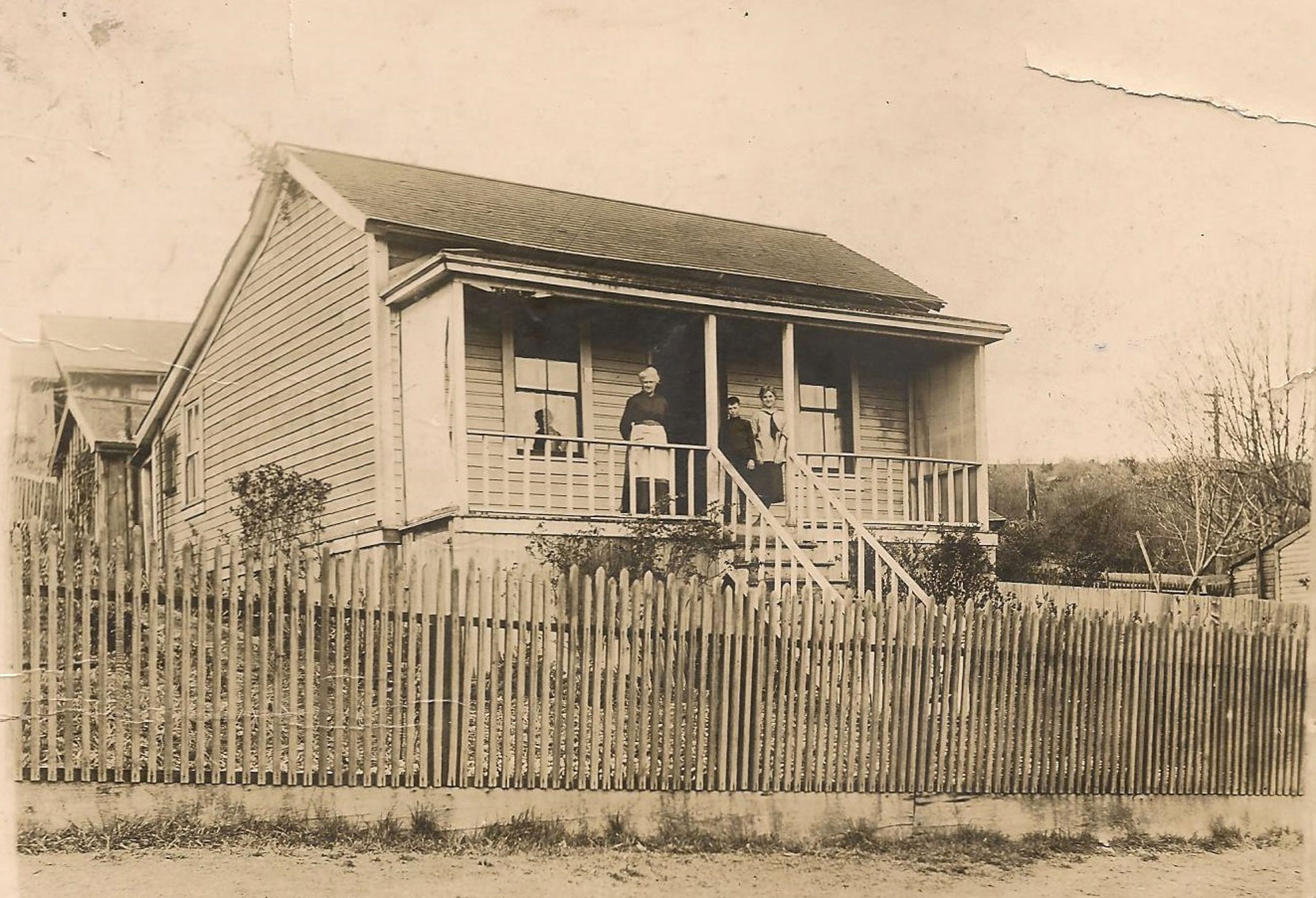 1030 2nd Avenue, Ladysmith, B.C., circa 1905 (Photo: Sharon Joyce - family collection. Used with permission)