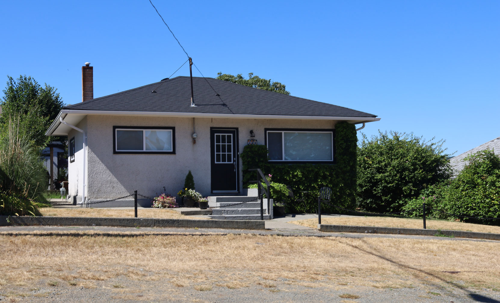 220 Roberts Street, built in 1955 (photo: Mark Anderson)